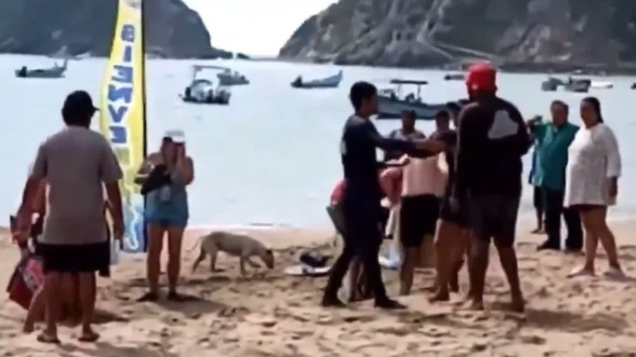 Mãe morre ao salvar filha de ataque de tubarão