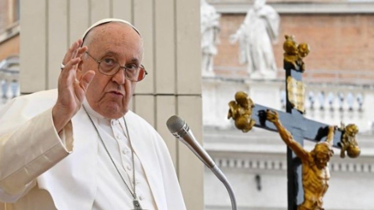 Papa diz que bênção a homoafetivos é para pessoas e não uniões