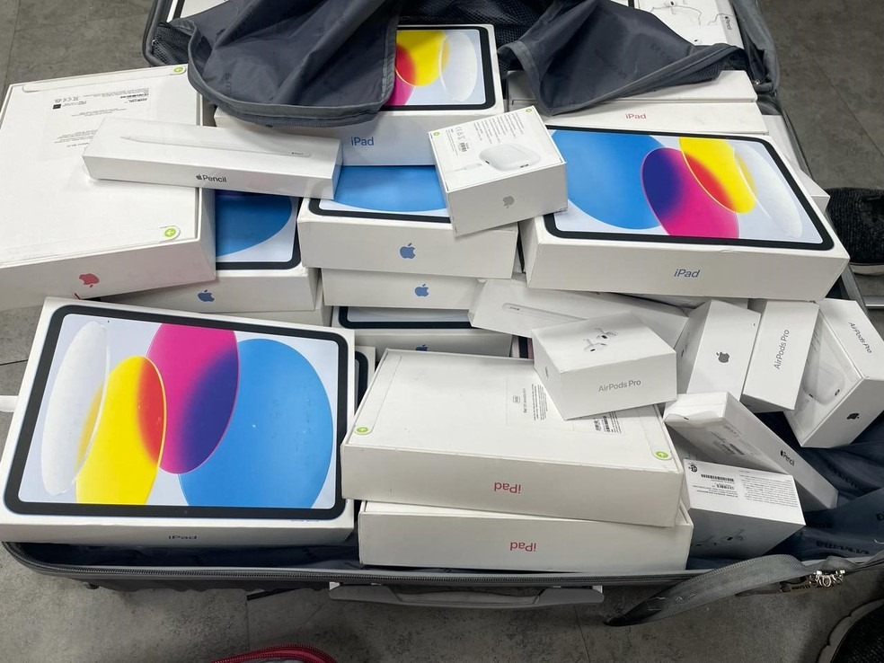 Norte-americana é presa pela PF no aeroporto de Belém com relógios de luxo e R$ 1 milhão em iPhones