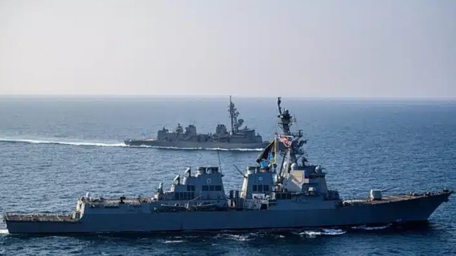 Houthis relatam 3 ataques aéreos de EUA e Reino Unido a porto