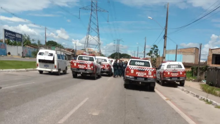 Homem é cercado e preso com carro roubado