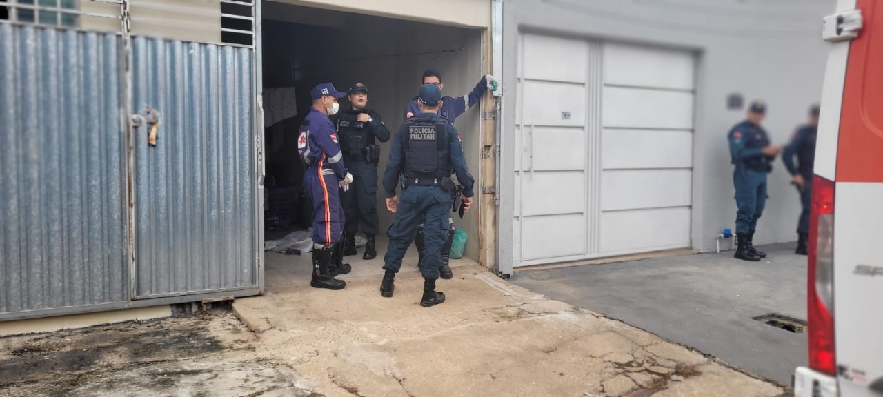 Homem recebe policiais com arma na mão e é morto em Parauapebas