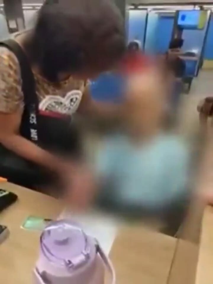 Mulher leva idoso morto até banco para tentar fazer empréstimo; veja o vídeo