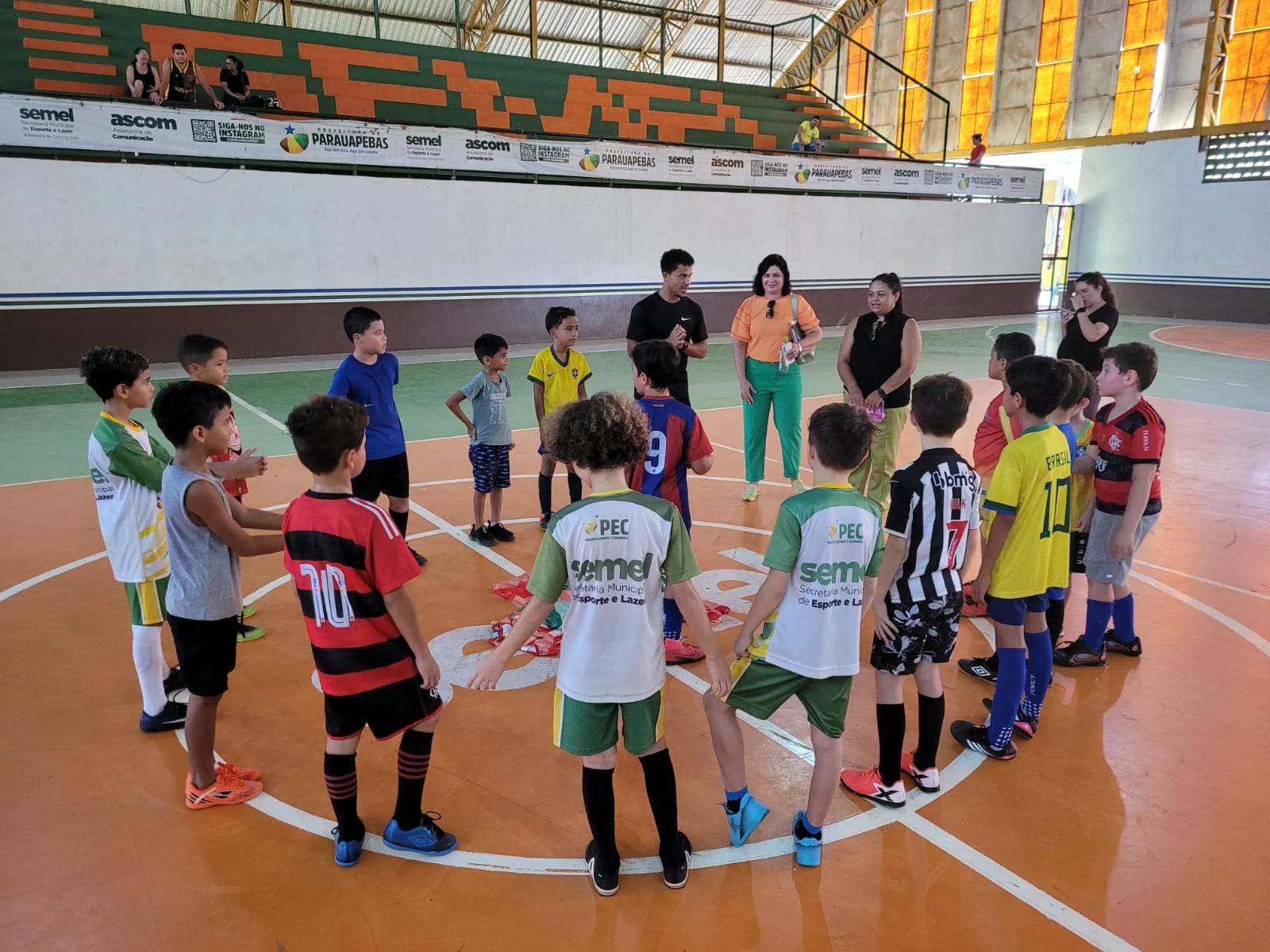 Projeto Esporte e Comunidade conta com uma equipe psicossocial para orientar os alunos em Parauapebas