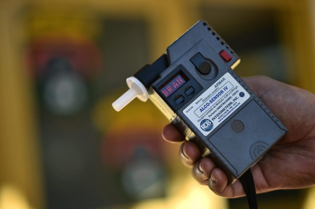 Três são presos por dirigirem embriagados