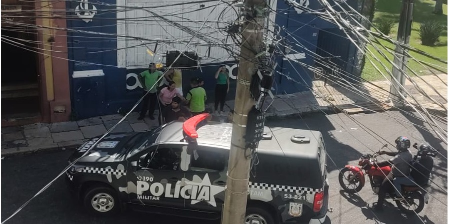 Criminosos fazem casal refém e roubam R$ 24 mil das vítimas