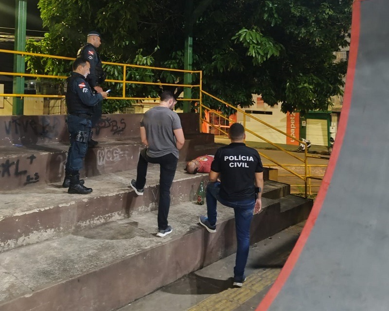 Polícia investiga morte de homem encontrado em praça Parauapebas