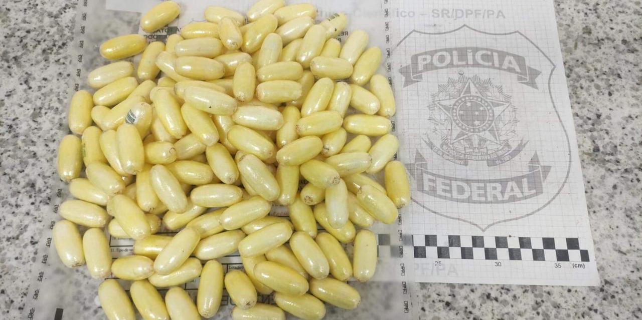 Mulher é presa com 140 cápsulas de cocaína em aeroporto