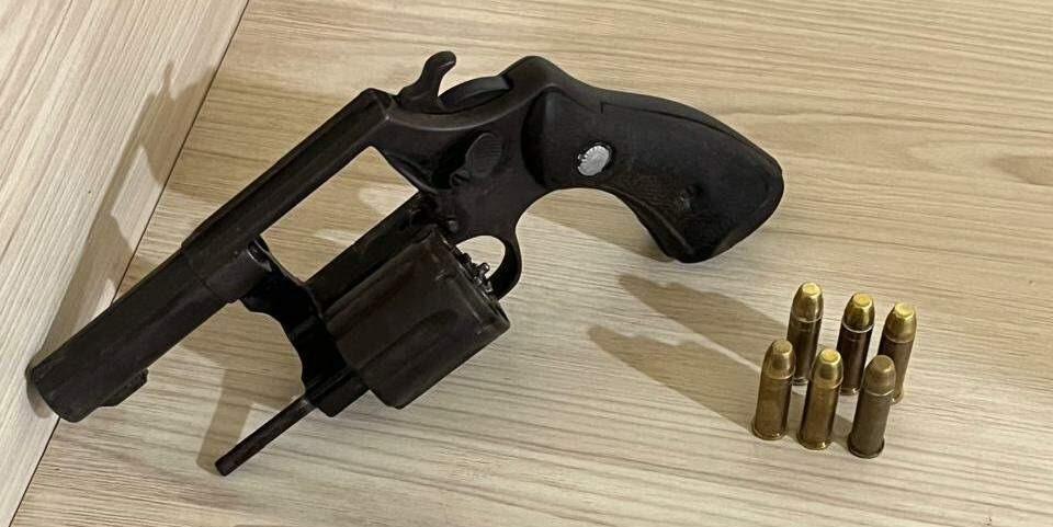 Foragido por homicídio morre em ação policial após assalto