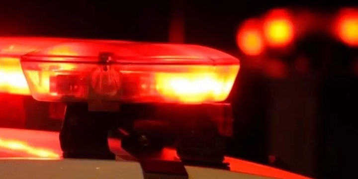 Adolescente de 14 anos morre após ser baleado na calçada de casa