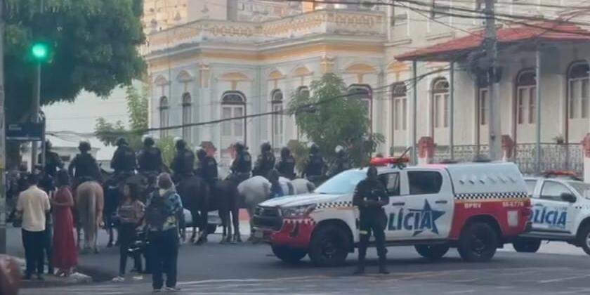 PM é mobilizada para cumprimento de mandado de reintegração de posse no bairro de Nazaré, em Belém