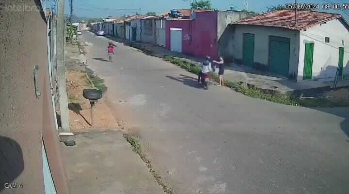 Vídeo: Câmera flagra assalto em plena luz do dia em Parauapebas