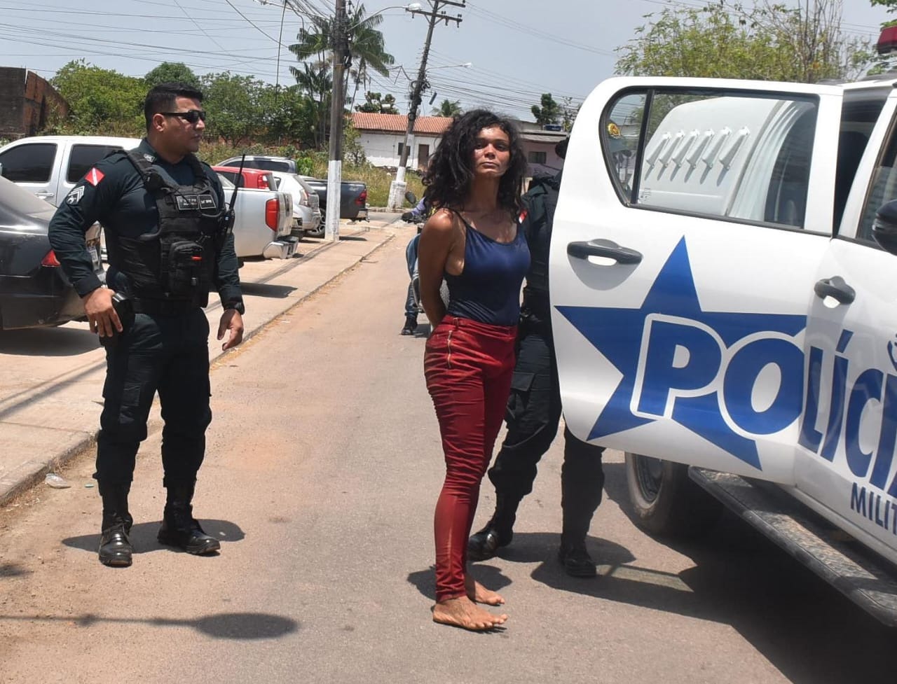 Mulher armada de facão invade escola em Marabá e agride funcionárias