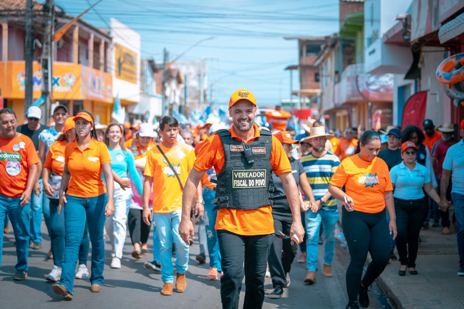 Aurélio Goiano realiza grande caminhada pelos bairros Rio Verde e Da Paz