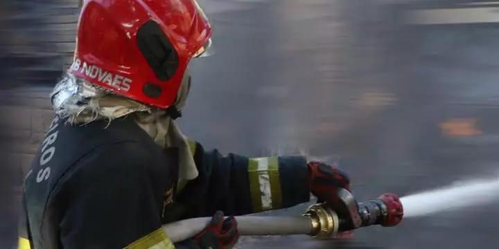 Incêndio é registrado em área de vegetação de sucataria em Belém