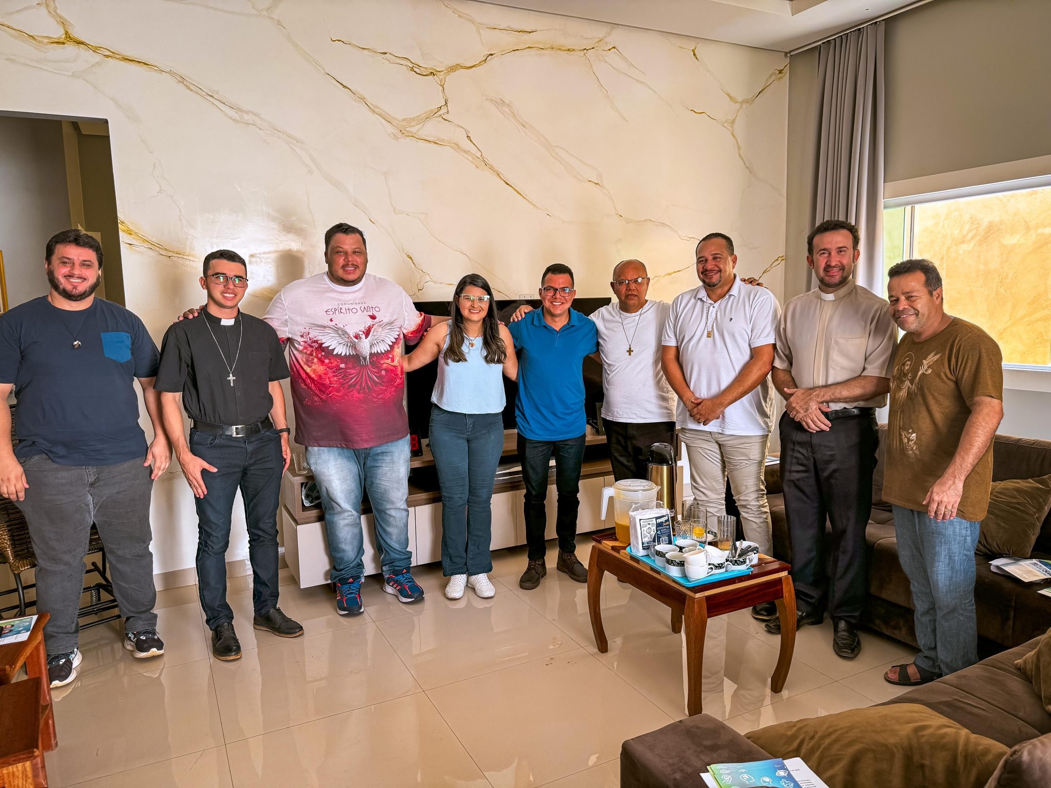 Rafael Ribeiro e Adriana Roza discutem melhorias sociais em encontro com representantes da Igreja Católica
