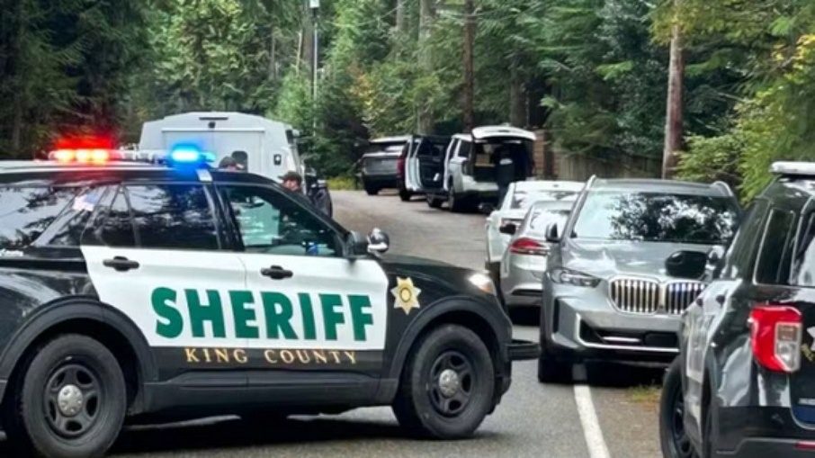 Adolescente é preso, após cinco corpos serem encontrados na sua casa