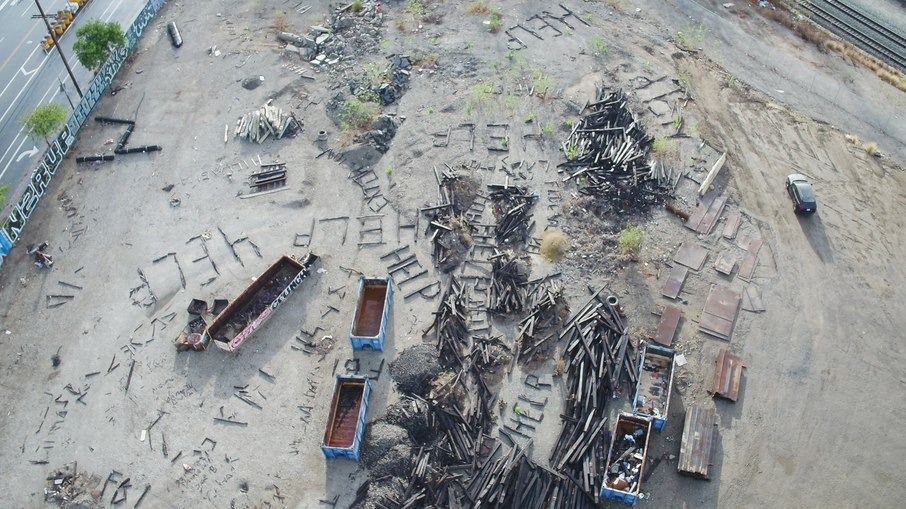 Em lote de Los Angeles imagens aéreas mostram pedidos de socorro