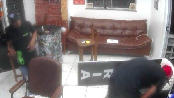 Em Belém criminosos invadem barbearia e causam R$ 7 mil em prejuízos