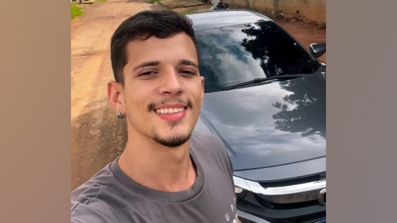 Corretor de seguros morre ao colidir moto em poste, em Parauapebas