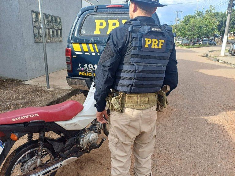 PRF recupera motocicleta roubada durante fiscalização na BR-155, em Marabá-PA