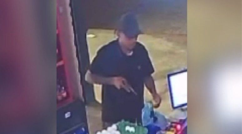 Suspeito armado assalta estabelecimento em plena luz do dia