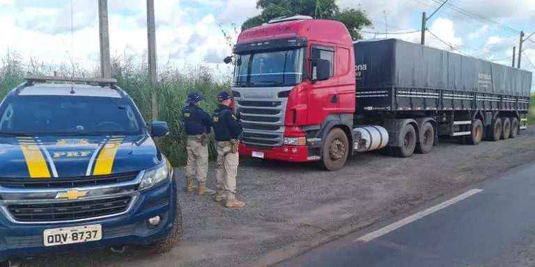 Marabá: PRF apreende 41 m³ de madeira ilegal durante fiscalização na BR-155