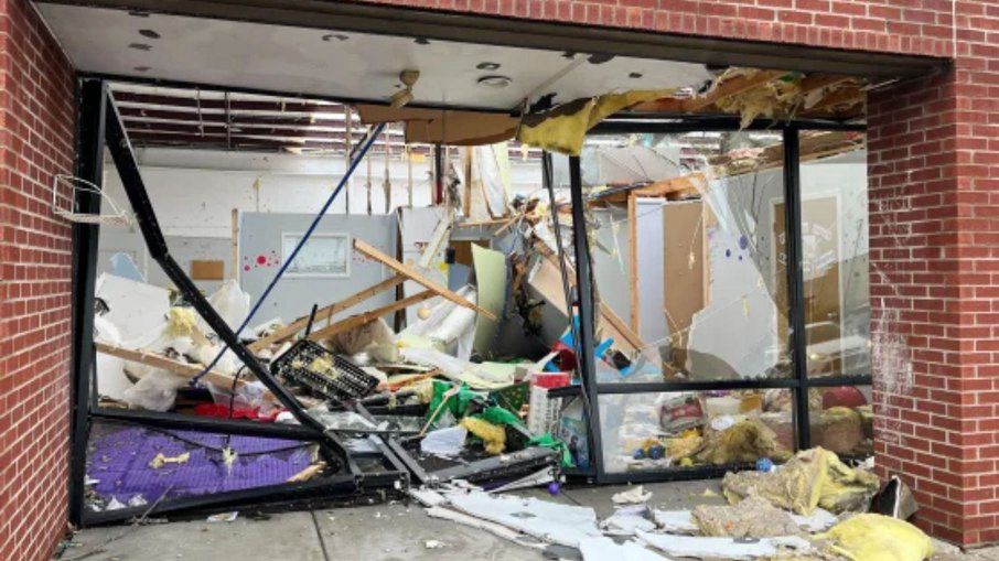 Tempestades nos EUA deixam mortos e milhares sem energia