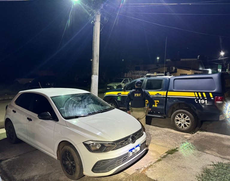 PRF recupera veículo roubado, em Marabá/PA
