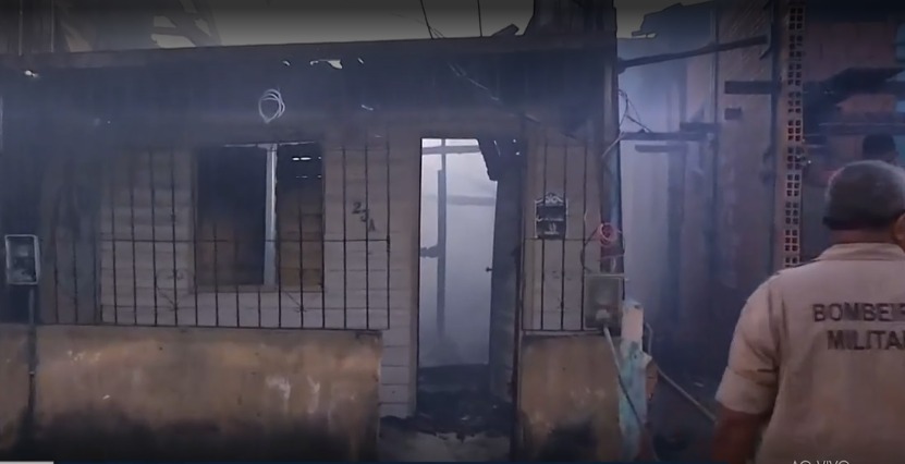 Incêndio atinge casas em Belém