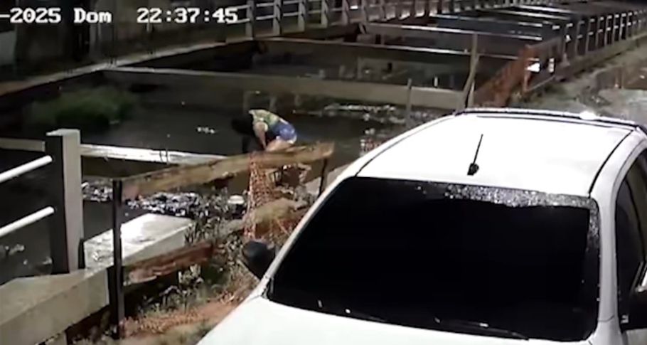 Mulher cai em canal e é resgatada por moradores na Grande Belém