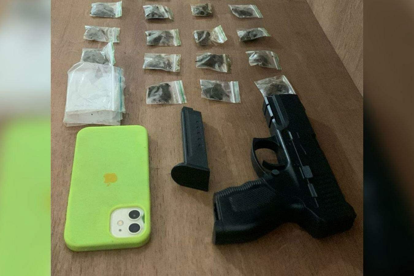 Parauapebas: Polícia prende homem e confisca drogas e simulacro de arma de fogo