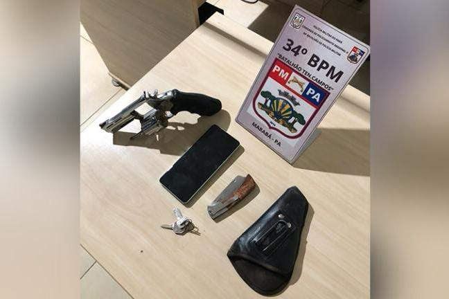 Suspeito de tentar fugir em carro morre ao trocar tiros com a PM