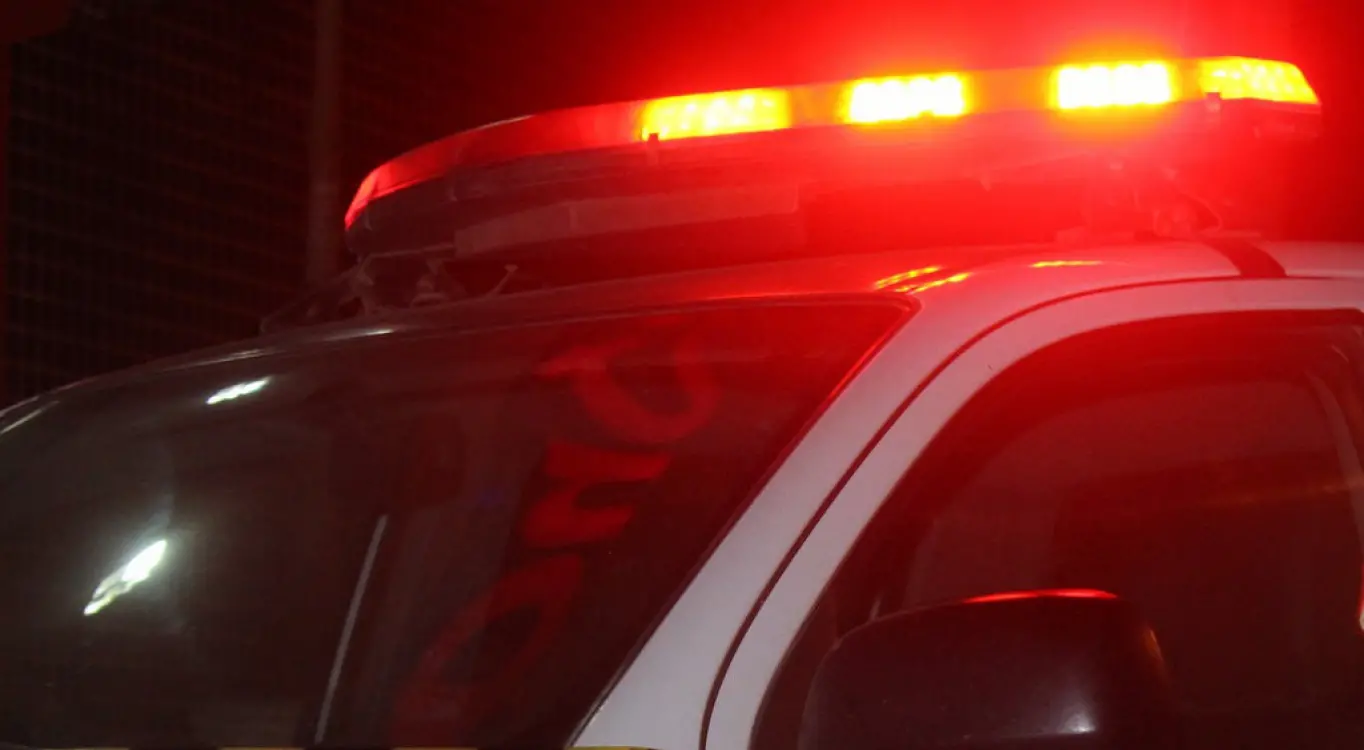 Homem leva tiro na cabeça dentro de barbearia