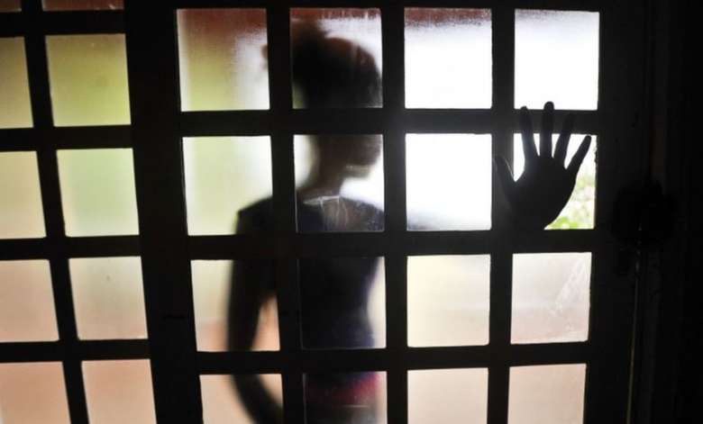 Idoso de 71 anos é preso após tentar entrar em motel com criança de 11