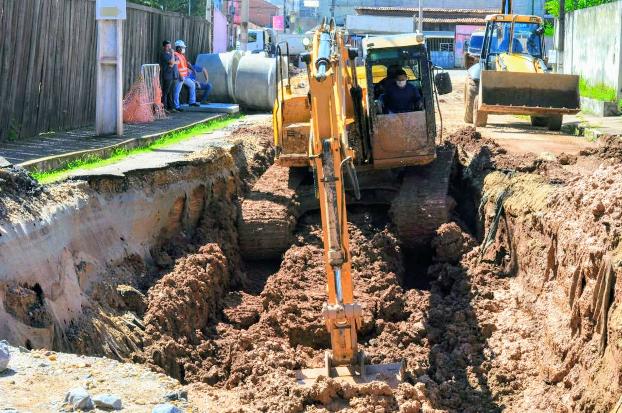 Microdrenagem e demolição de imóveis mantêm ritmo do Prosap