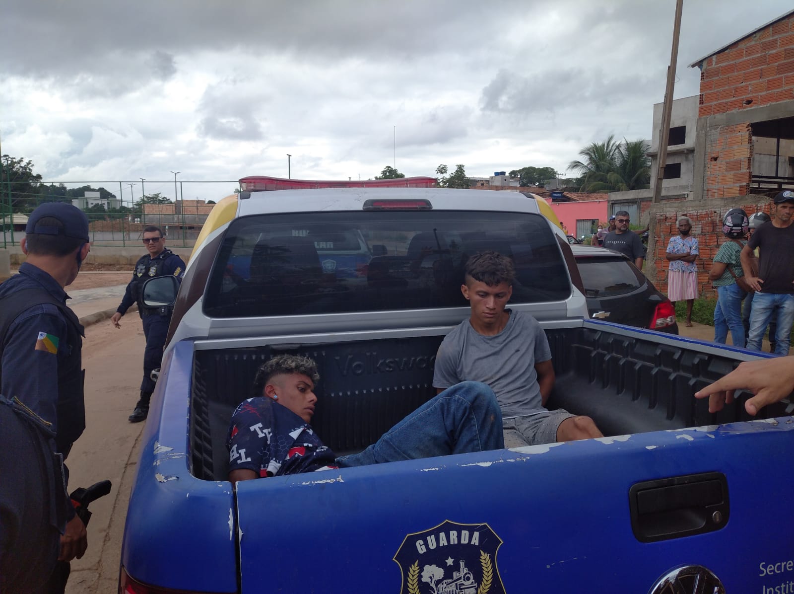 Vídeo: Assaltantes são capturados por população no Bairro Primavera