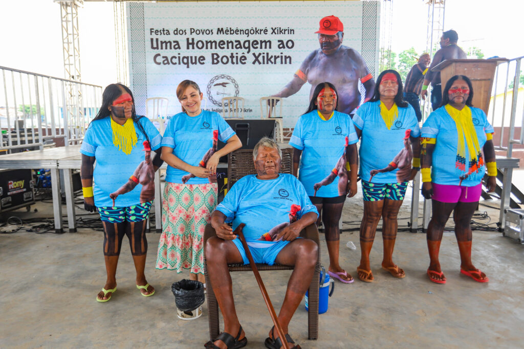 O grande cacique Botiê Xikrin recebe homenagens, em Parauapebas
