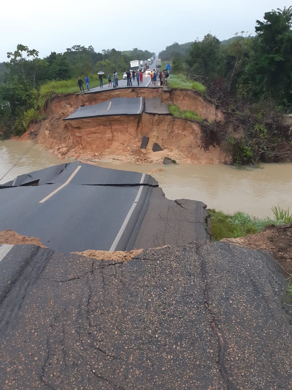 Ao menos cinco rodovias federais no PA ficam com trechos intrafegáveis após forte chuva