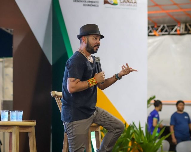 “Me senti em casa”, destaca Braúlio Bessa, poeta que reuniu multidão na Fenecan