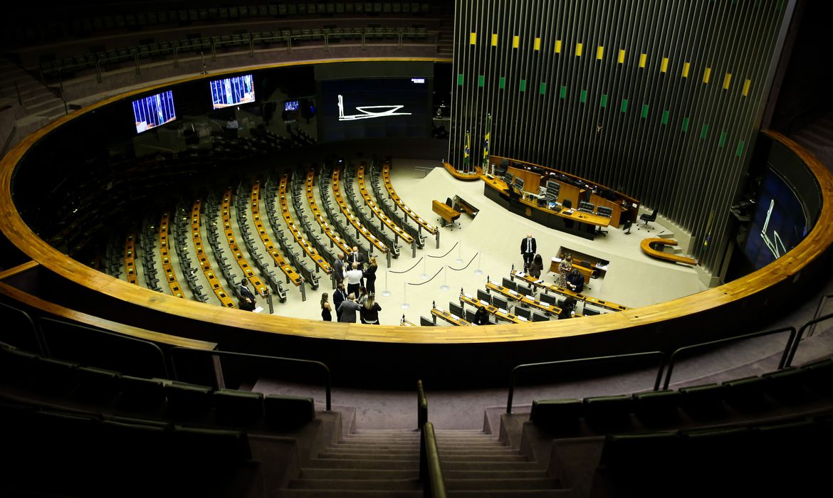 Política Deputados têm até hoje para trocar de partido sem perder mandato