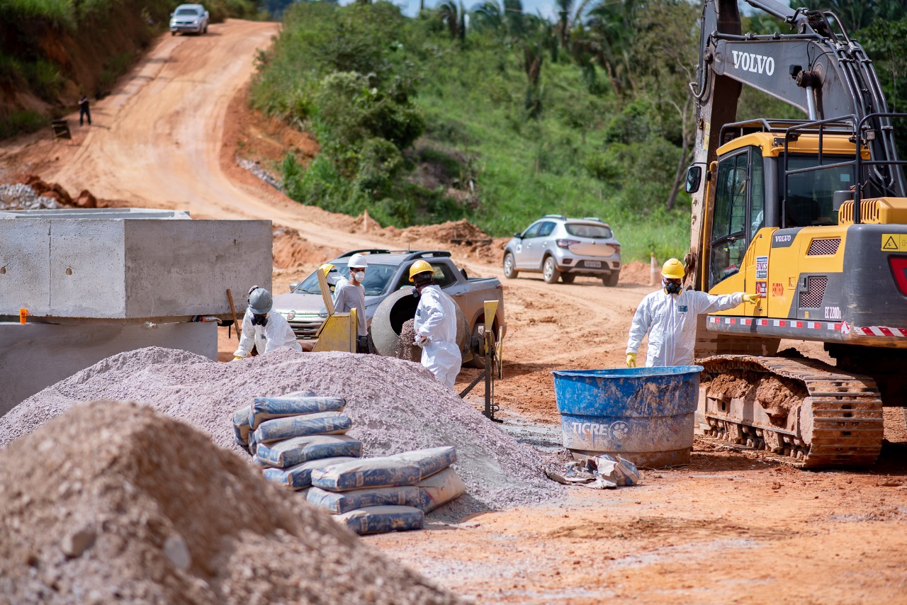 Estradas da Carimã e Cedere I recebem serviços de drenagem