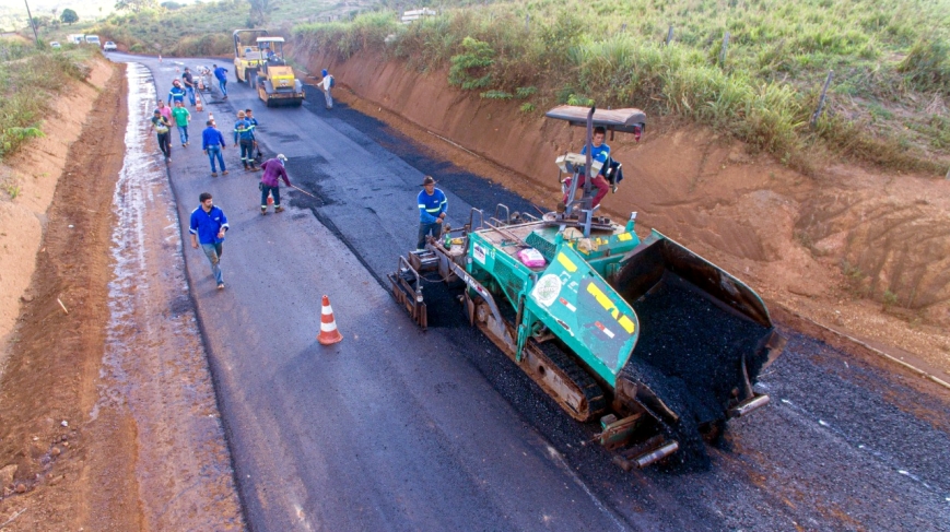 Prefeitura começa a asfaltar 35 quilômetros de estrada para Carimã