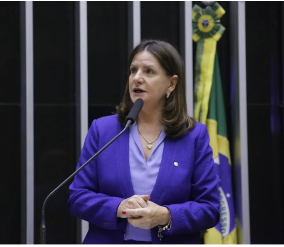 Senado aprova projeto que dispensa aval do marido para realização de laqueadura