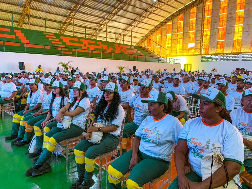 Ação cidadania atende mais de 400 garis em evento de valorização da categoria