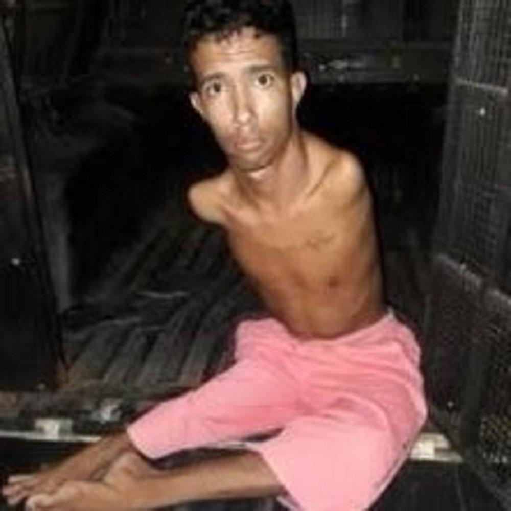 Jovem sem braços é preso ao fugir da polícia dirigindo armado