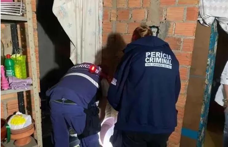 Mãe deixa filhos com o pai e ele mata as quatro crianças