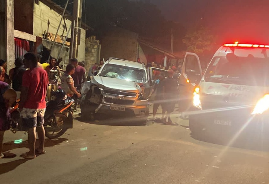 Motorista perde controle de carro e colide com muro em Canaã dos Carajás