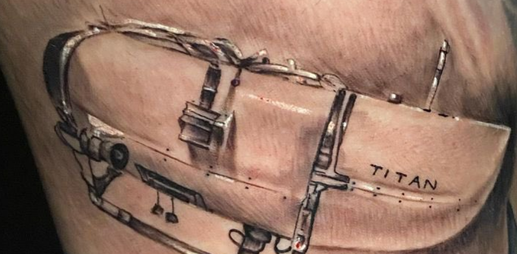 Brasileiro tatua submarino que implodiu enquanto visitava destroços do Titanic
