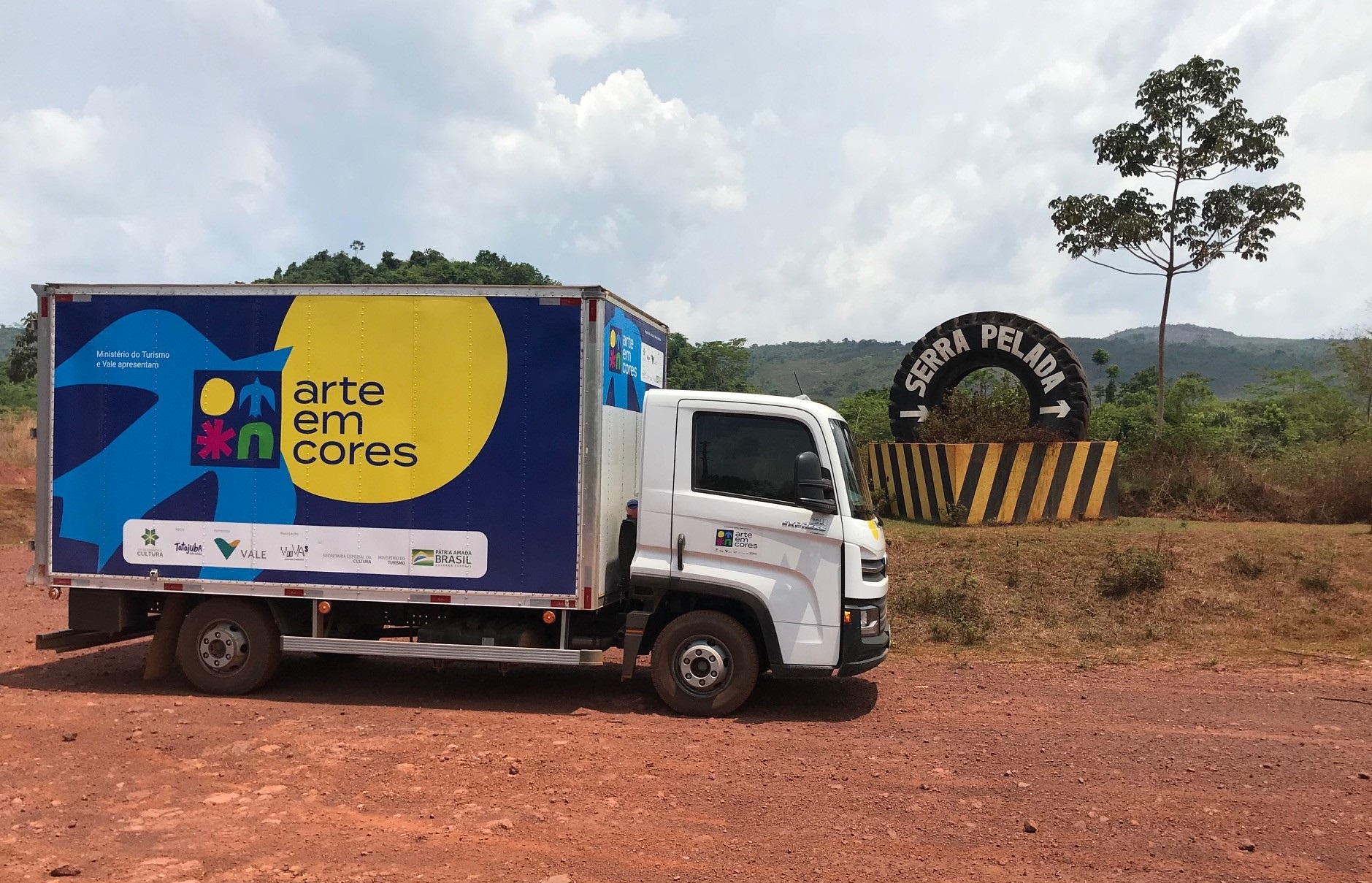 Arte em cores: artistas expõem obras em galeria virtual